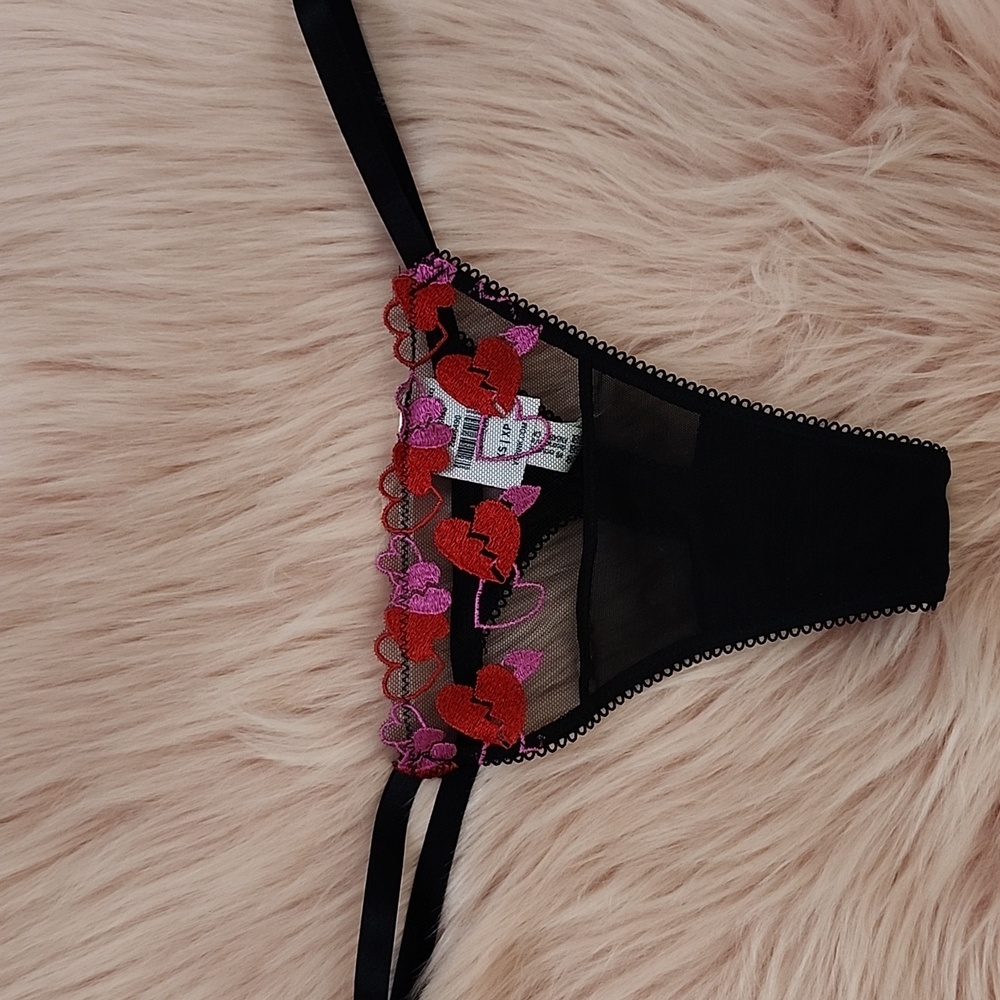 Brand New PINK VICTORIA'S SECRET EMBROIDERED HEART MESH V-STRING-XS